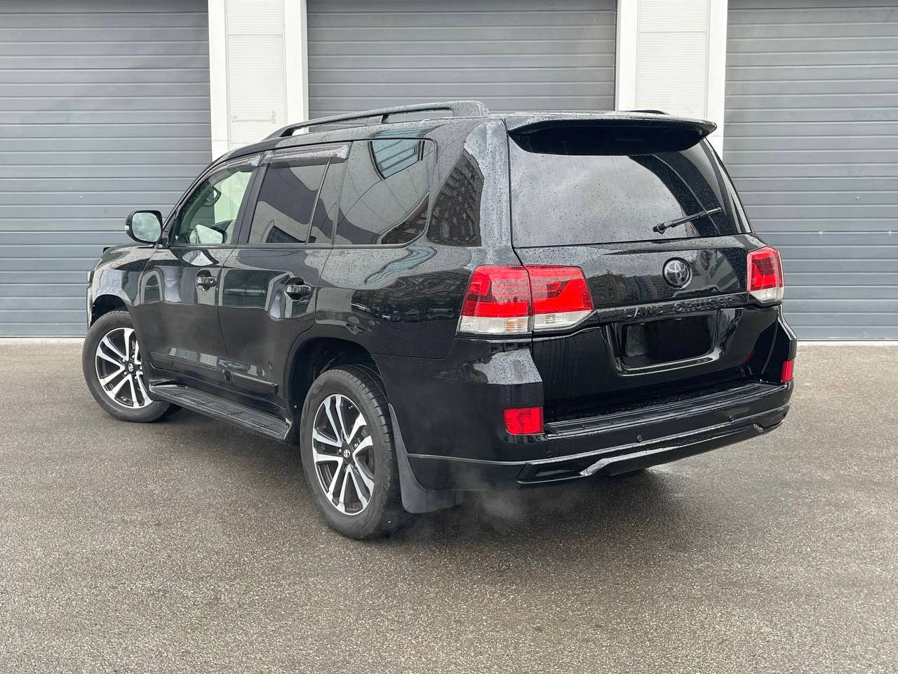 Toyota Land Cruiser 200 — фото 2