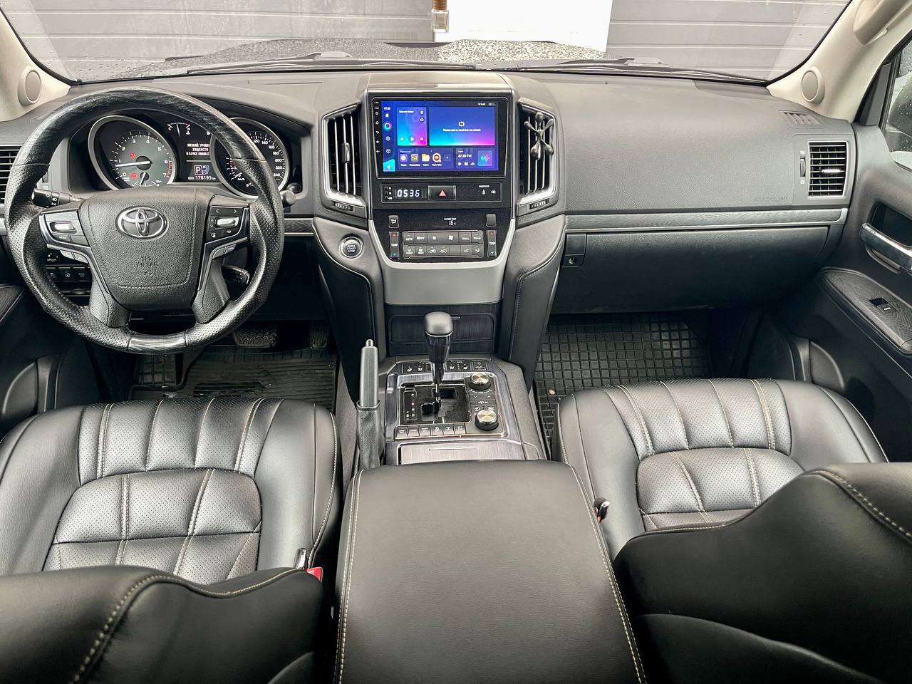 Toyota Land Cruiser 200 — фото 3