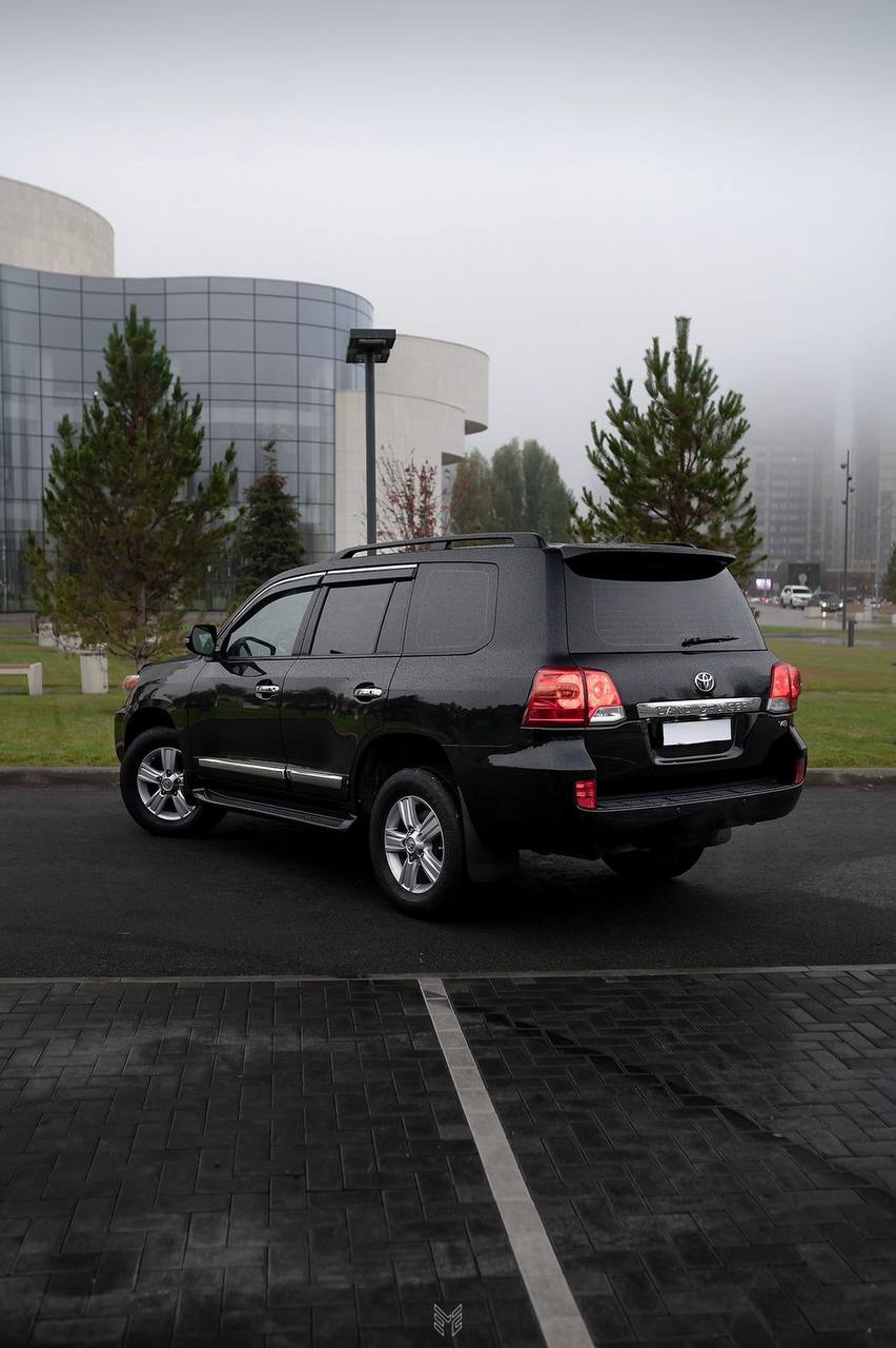 Toyota Land Cruiser 200 — фото 2