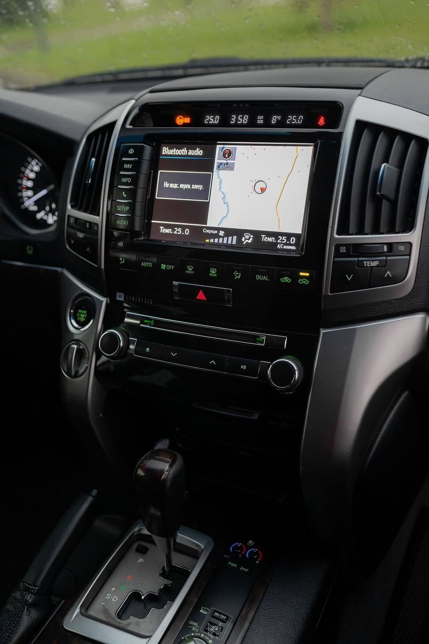 Toyota Land Cruiser 200 — фото 4
