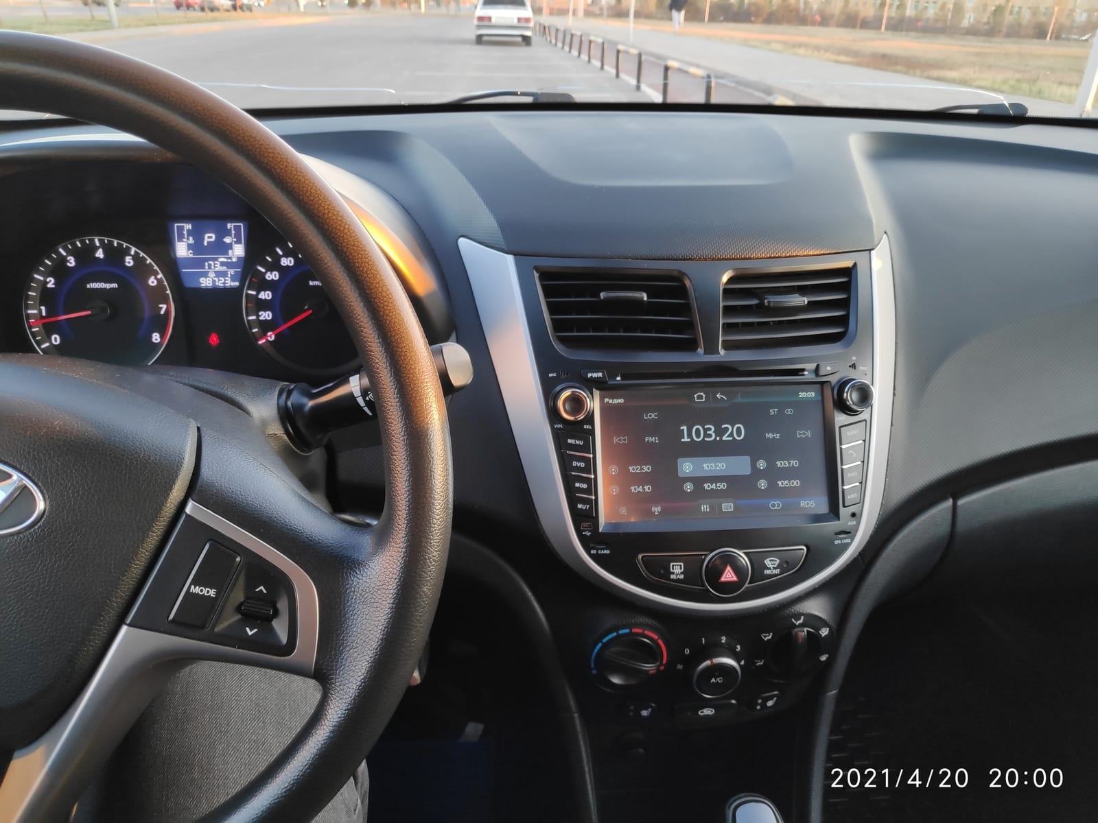 Hyundai Solaris 2015 — фото 2