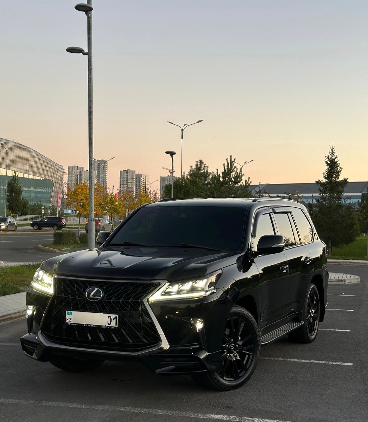 Lexus LX570 2018 — аренда от 100000 ₸/сутки
