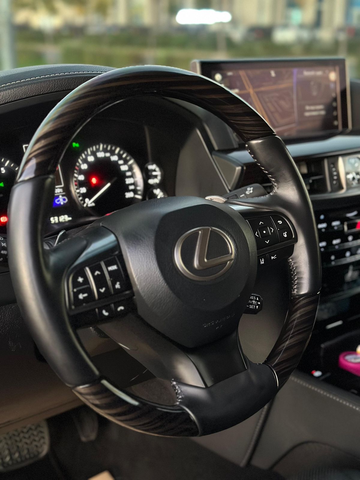Lexus LX570 2018 — фото 3