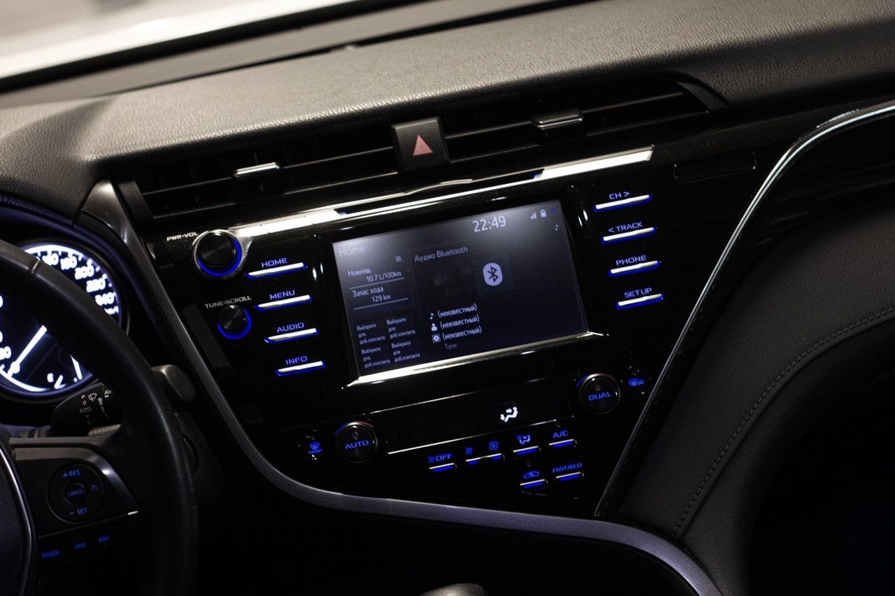Toyota Camry Elegance 2018 — фото 3