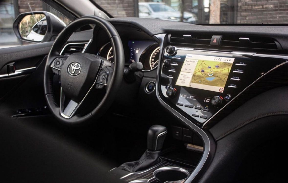 Toyota Camry 2019 — фото 4