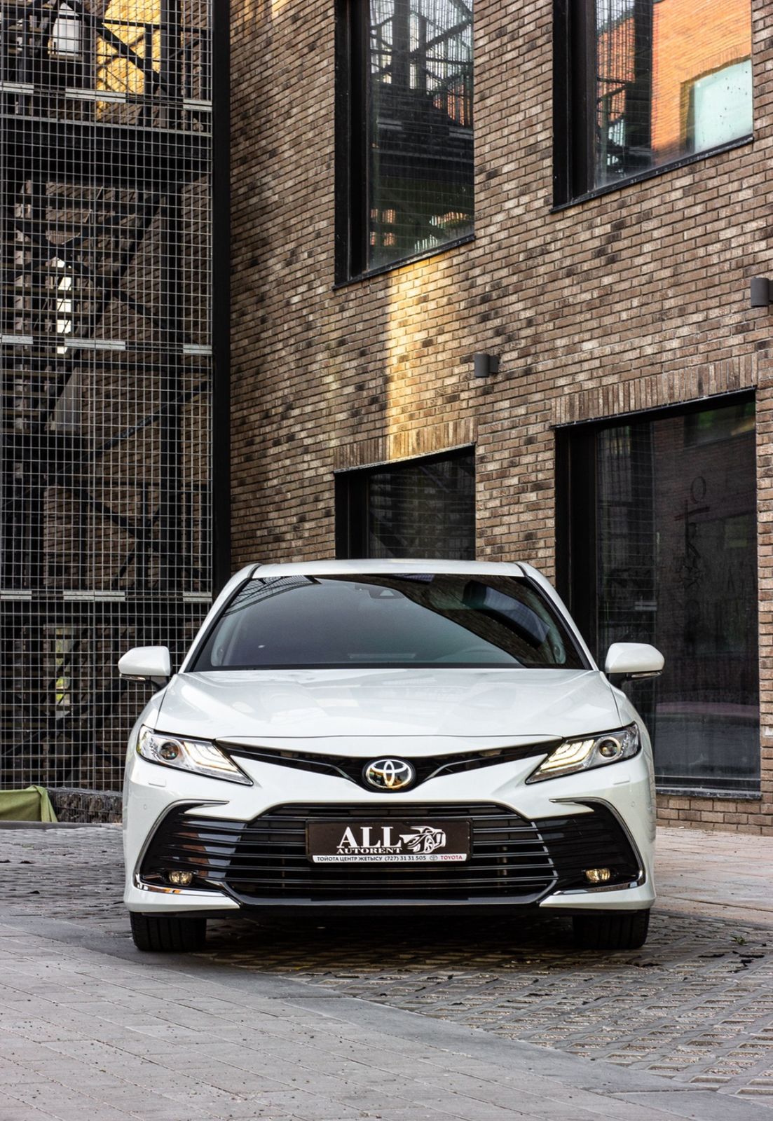 Toyota Camry 2022 — фото 2