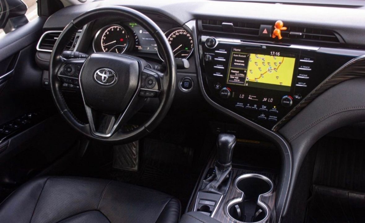 Toyota Camry 2019 — фото 4