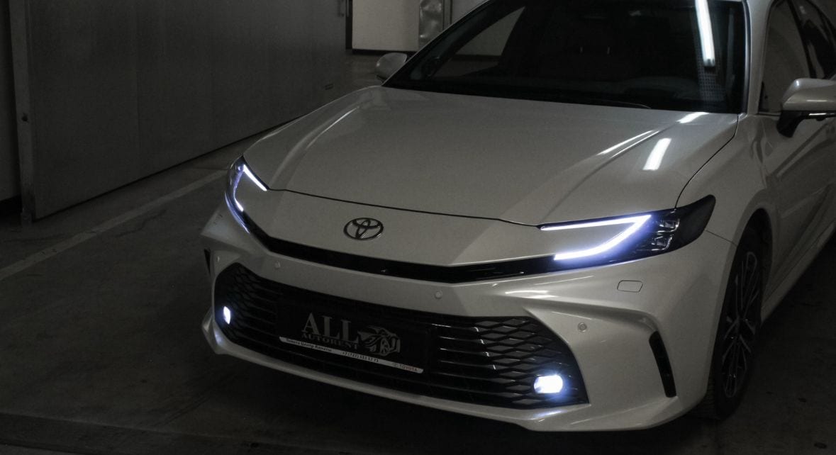 Toyota Camry 2025 — фото 2