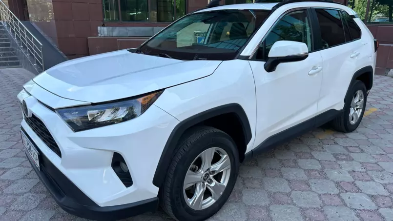 Toyota RAV4 2021 — аренда от 6960 сом/сутки