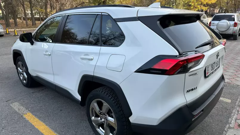 Toyota RAV4 2019 — фото 3