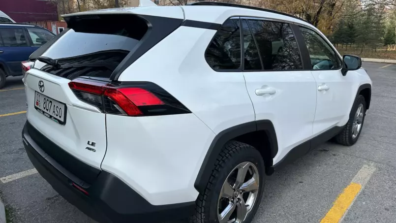Toyota RAV4 2019 — фото 4