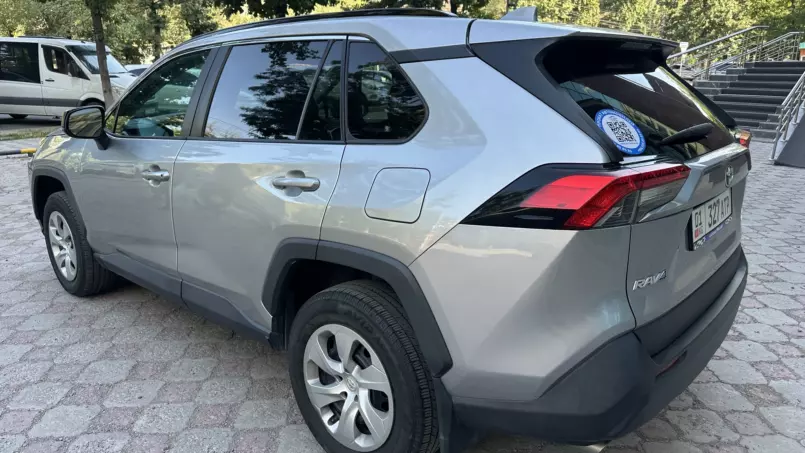 Toyota RAV4 2019 — фото 3