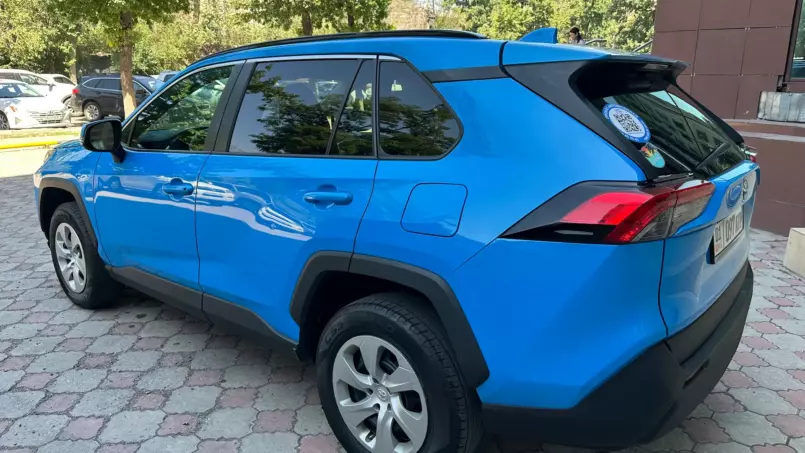 Toyota RAV4 2019 — фото 3