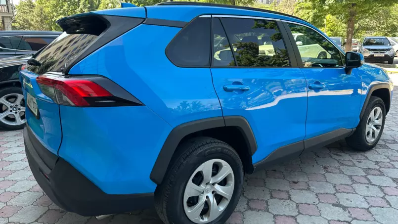 Toyota RAV4 2019 — фото 4