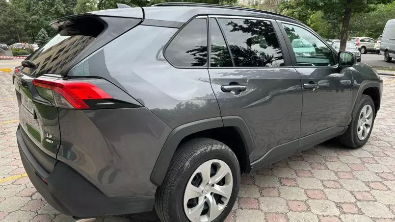 Toyota RAV4 2019 — фото 3