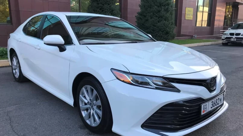 Toyota Camry 2017 — фото 2