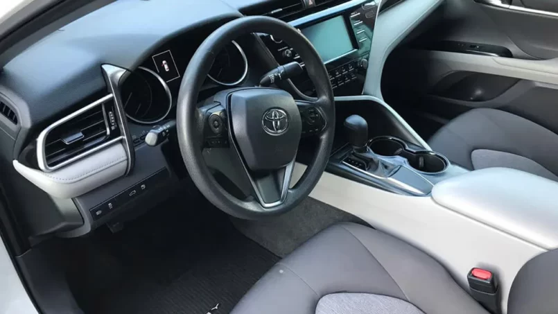 Toyota Camry 2017 — фото 4
